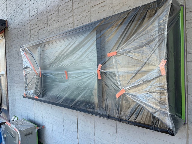 牛久市外壁塗装で養生作業